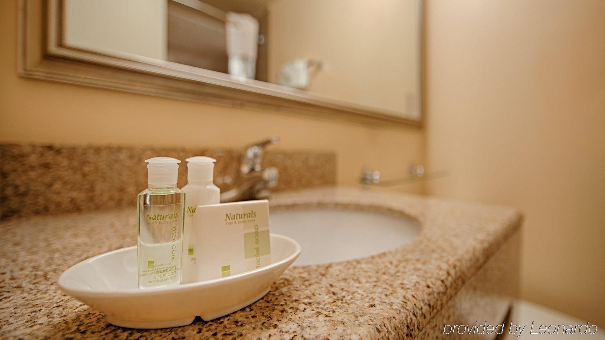 The Avenue Hotel Newark Bagian luar foto