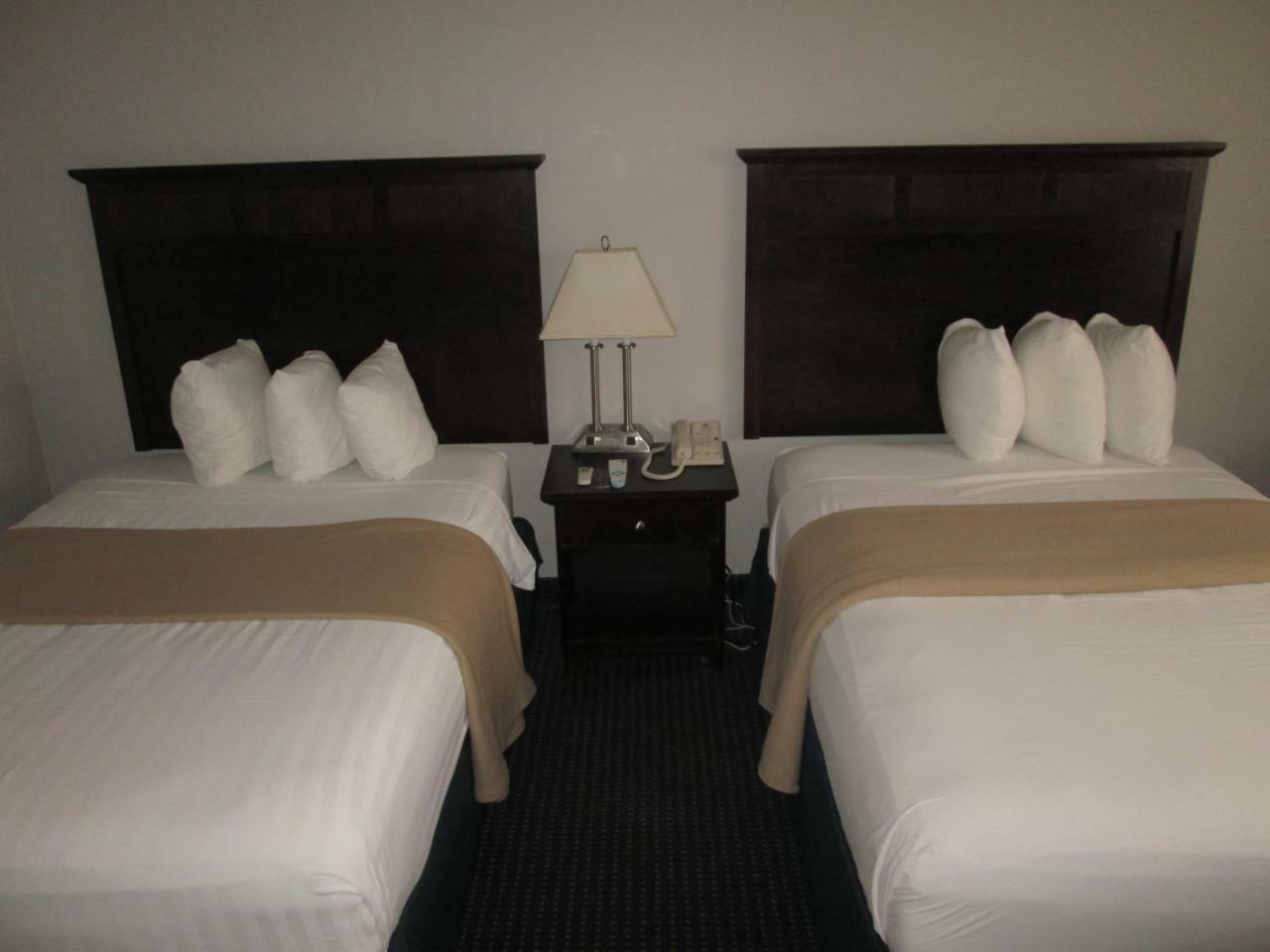 The Avenue Hotel Newark Bagian luar foto